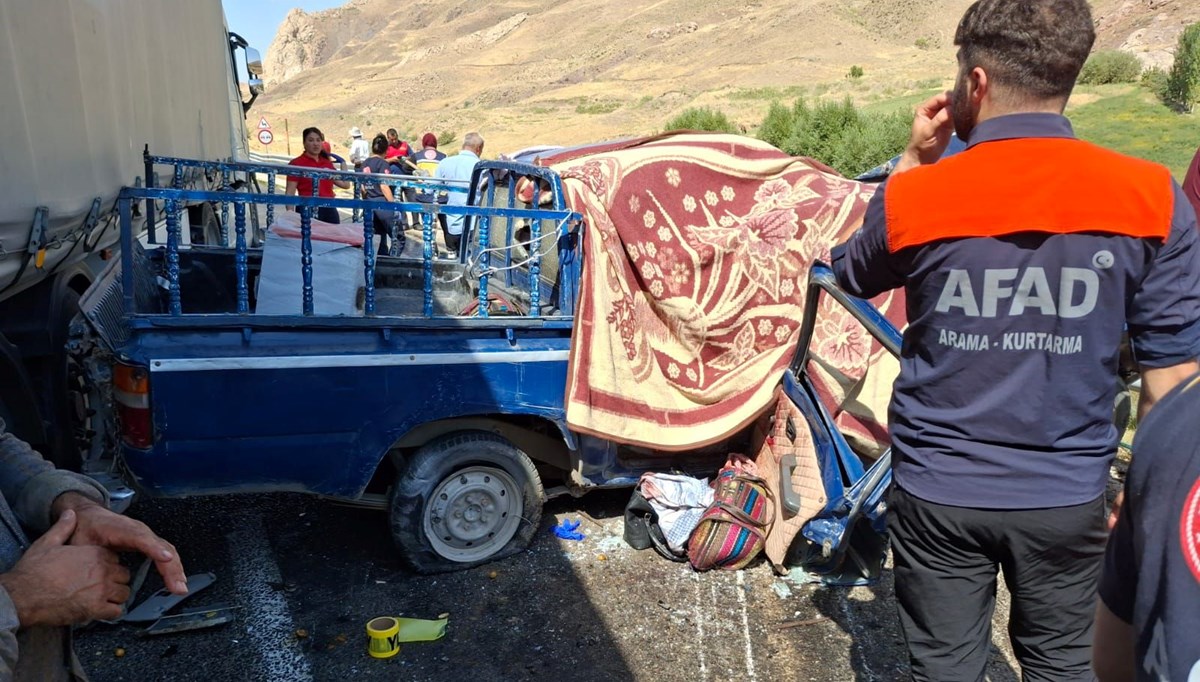 Hakkari'de trafik kazası: 4 ölü