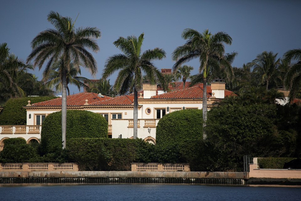 Trump'ın FBI tarafından aranan Florida'daki Mar-A-Lago adlı malikanesinden bir görünüm.