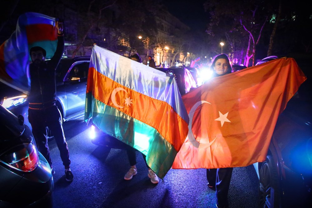 Azerbaycanlılar, Dağlık Karabağ'da varılan anlaşmayı coşkuyla kutluyor - 23