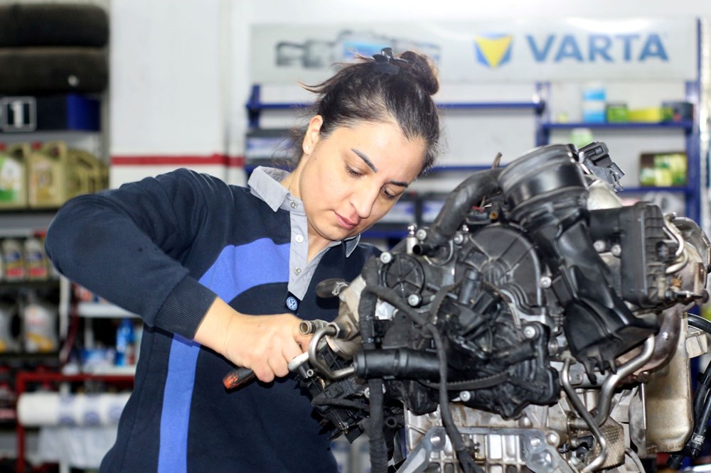 Denizleri Bırakıp Yağlı Ellere: Döndü Kaptan'dan Oto Tamirci Anneye Dönüşüm Hikayesi 76 GcvhEF6fwECX6huBSRw QA