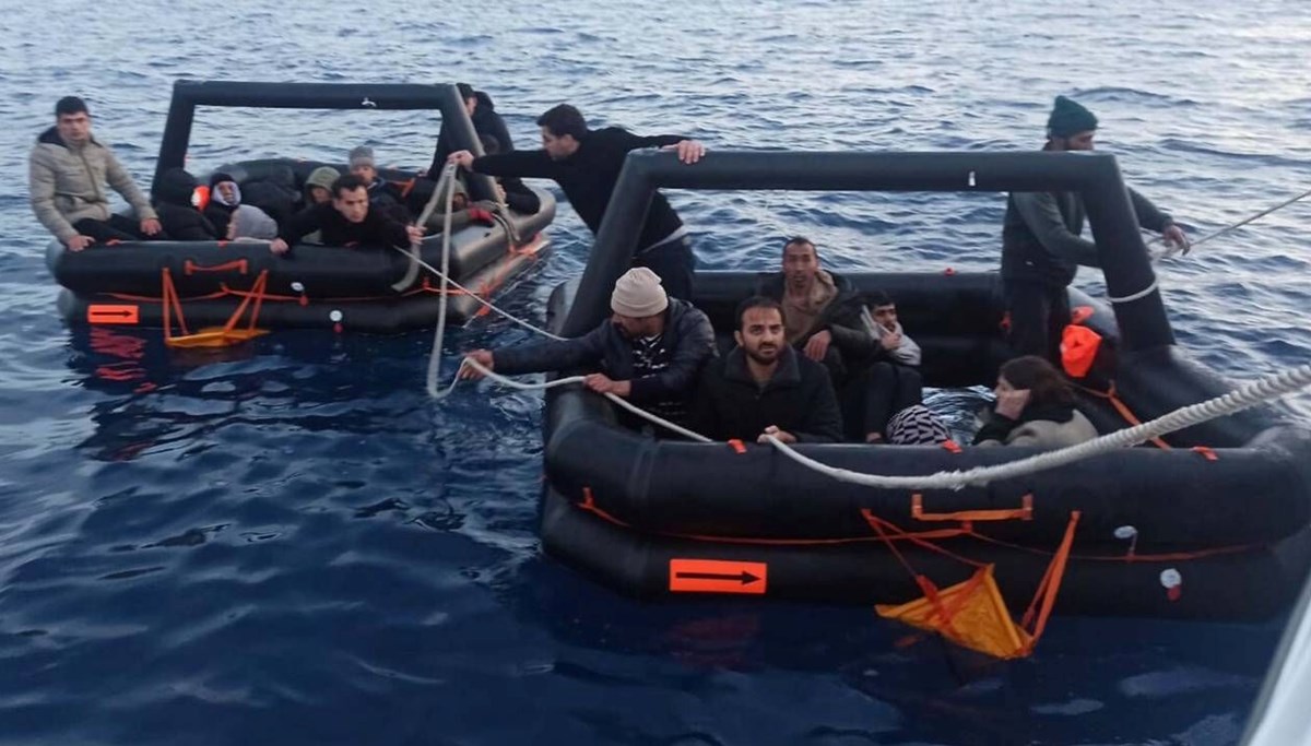 27 kaçak göçmen kurtarıldı