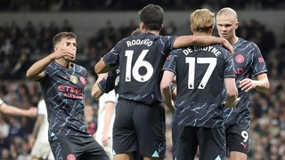 Manchester City, Tottenham'ı devirdi: Son haftaya lider girdi