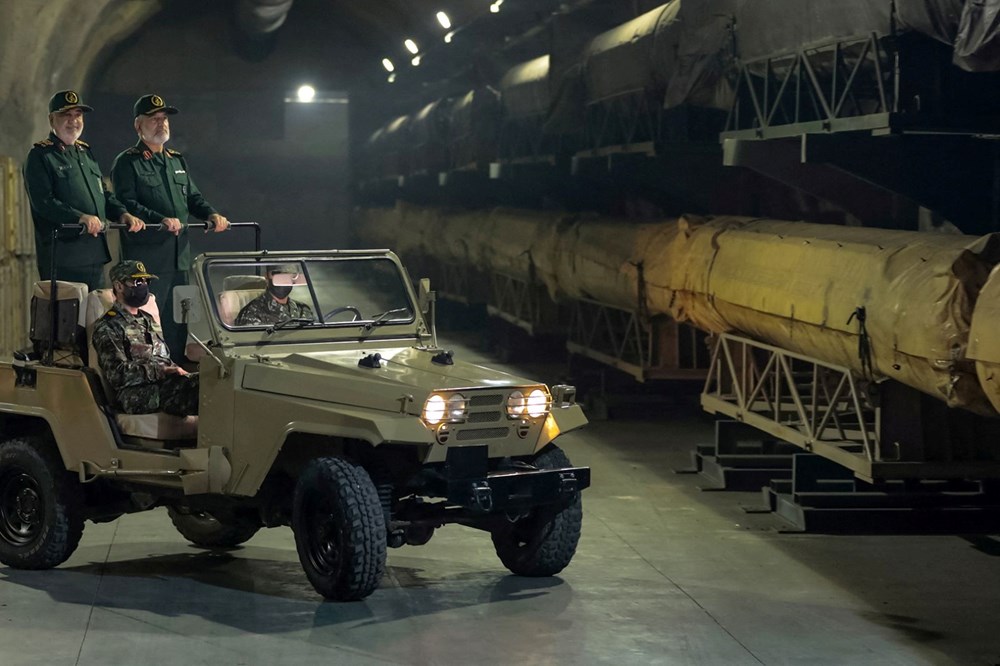 İran yeraltı füze tesisini tanıttı: "Patlamaya hazır yanardağ" - 5