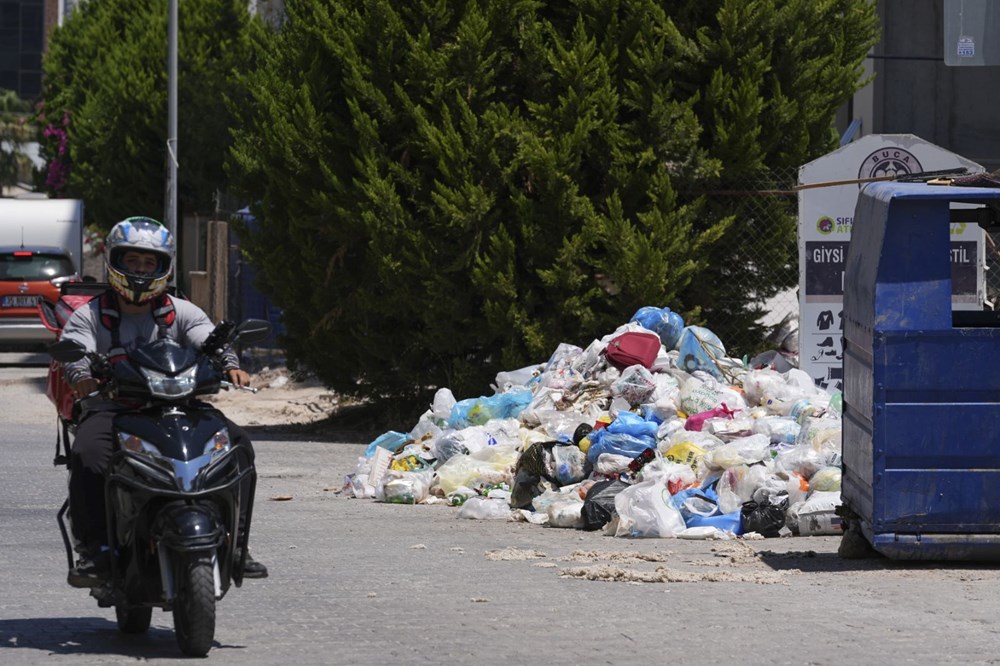 İzmir'de çöp yığınları oluştu - 1