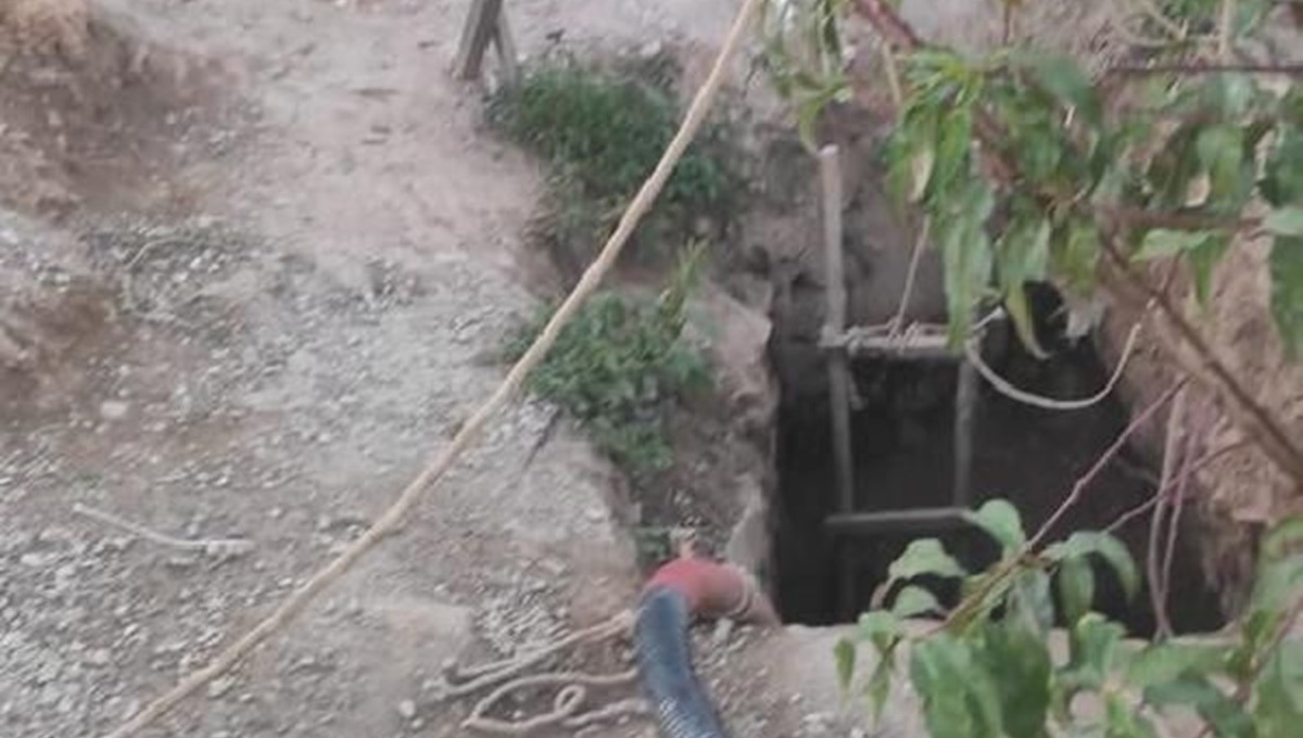 Kaçak define arayan şüpheliler suçüstü yakalandı Kaçak define arayan şüpheliler suçüstü yakalandı