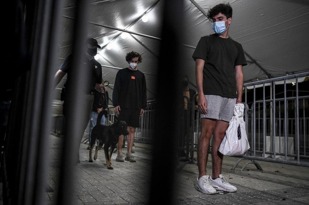 Sporda yeni dönem: Köpekler Covid-19’u kokladı, 2 bin kişimaç izledi - 12