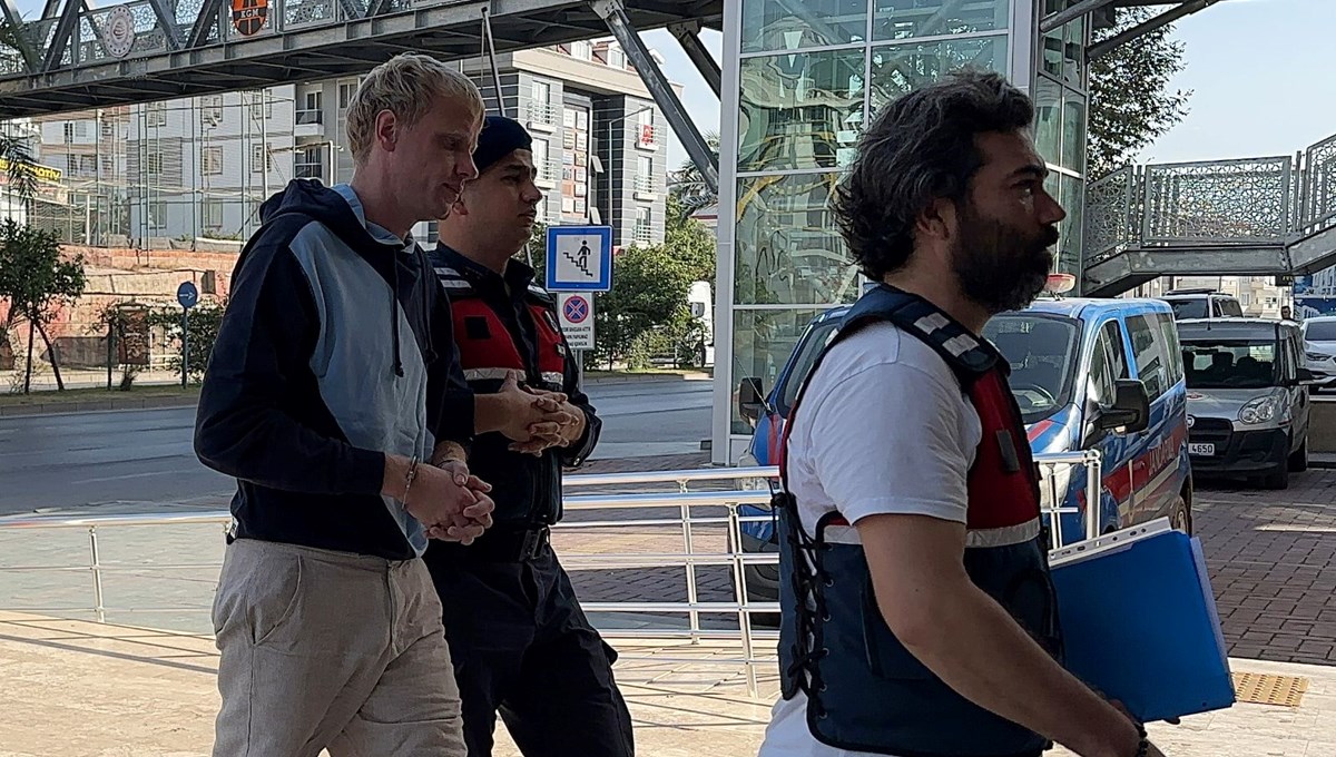Kaçarken ateş eden gaspçıları aracıyla çarpıp öldürdü: Meşru müdafaa var mı, yok mu? Kaçarken ateş eden gaspçıları aracıyla çarpıp öldürdü: Meşru müdafaa var mı, yok mu?
