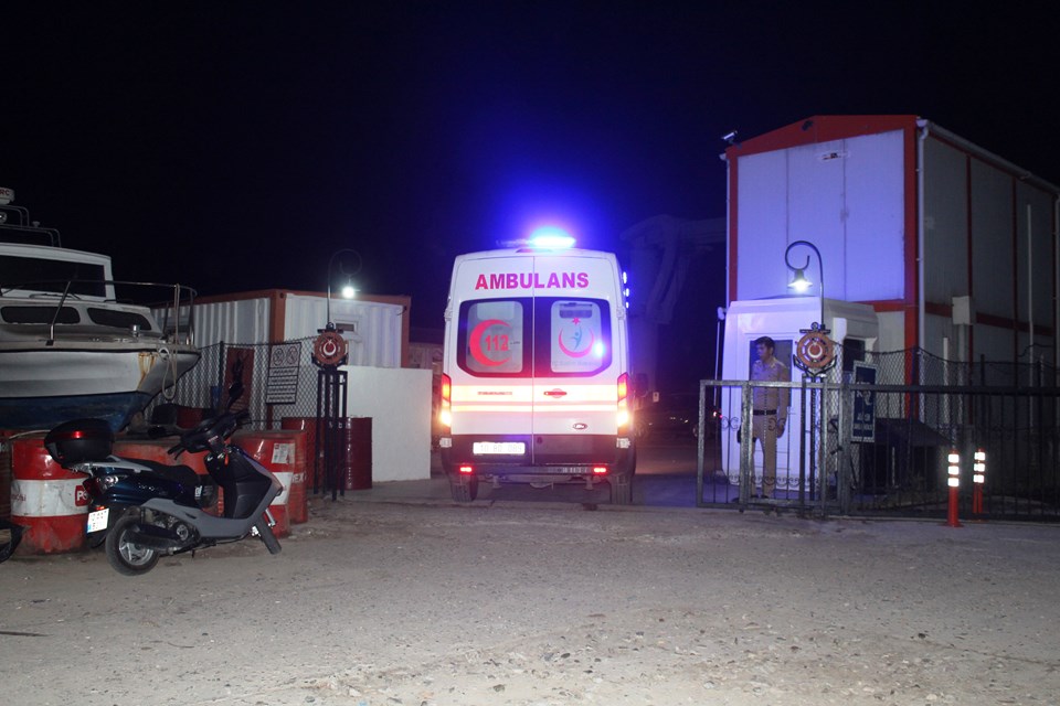 Ege Denizi'nde FETÖ'cüleri taşıdığı öne sürülen bot battı: 5 kişi öldü - 1