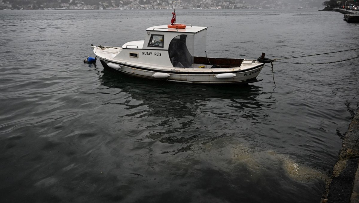 İstanbul'un göbeğinde mide bulandıran görüntü: Sel olduğunda caddeye fışkırıyor!