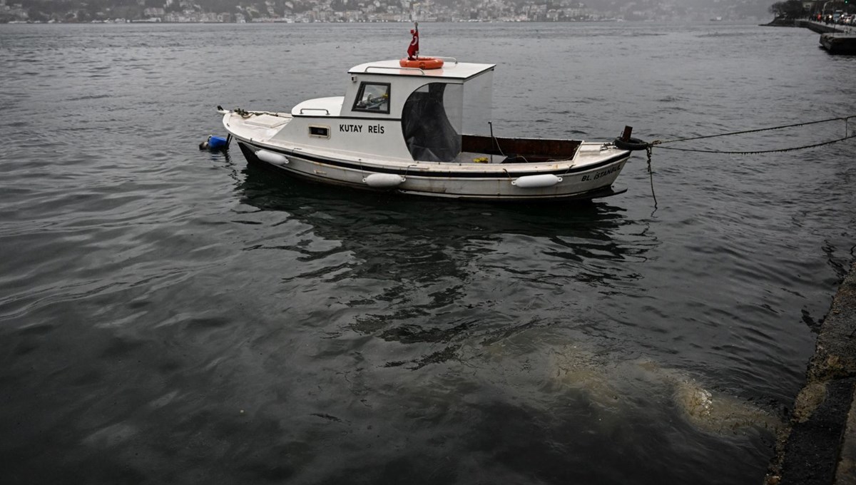 İstanbul'un göbeğinde mide bulandıran görüntü: Sel olduğunda caddeye fışkırıyor! İstanbul'un göbeğinde mide bulandıran görüntü: Sel olduğunda caddeye fışkırıyor!