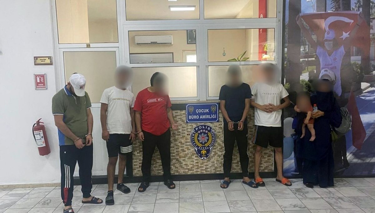 Marmaris'te küçük yaştaki çocukları çalıştıran 5 şüpheli tutuklandı Marmaris'te küçük yaştaki çocukları çalıştıran 5 şüpheli tutuklandı