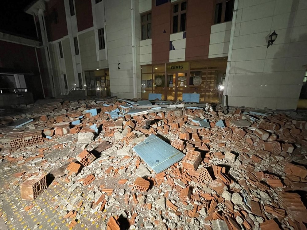 Düzce'deki 5,9'luk deprem adliye binasına hasar verdi - 5