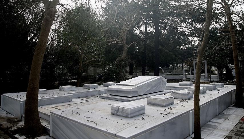 Mezarlıktan çaldığı mermerleri evinde kullandı