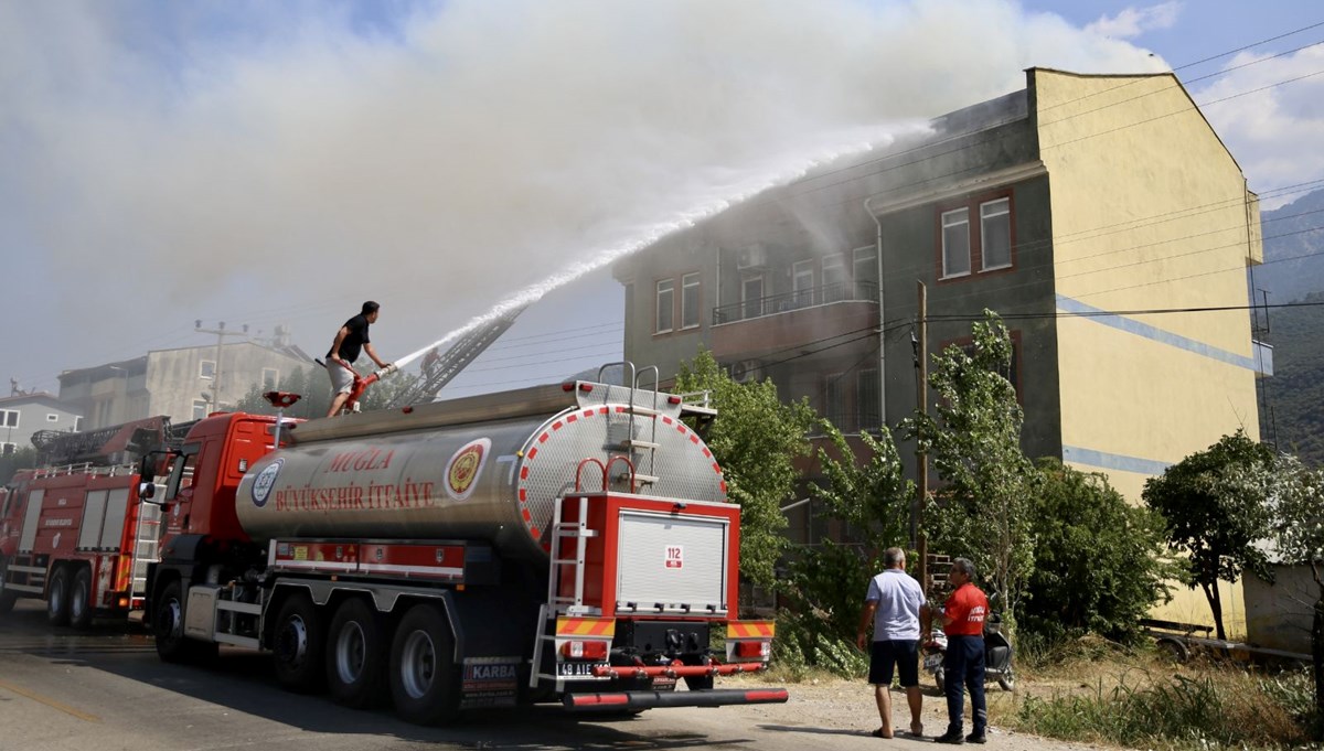 Fethiye'de çatı katı yangını