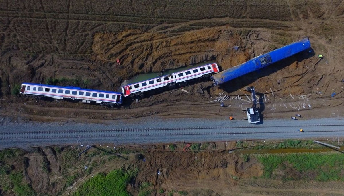 Çorlu'da 25 kişinin öldüğü tren kazası | Çorlu'da 25 kişinin öldüğü tren kazası |