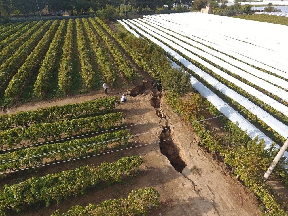 Manisa'da fay hattı üzerindeki yarıklar için inceleme başlatıldı - 7