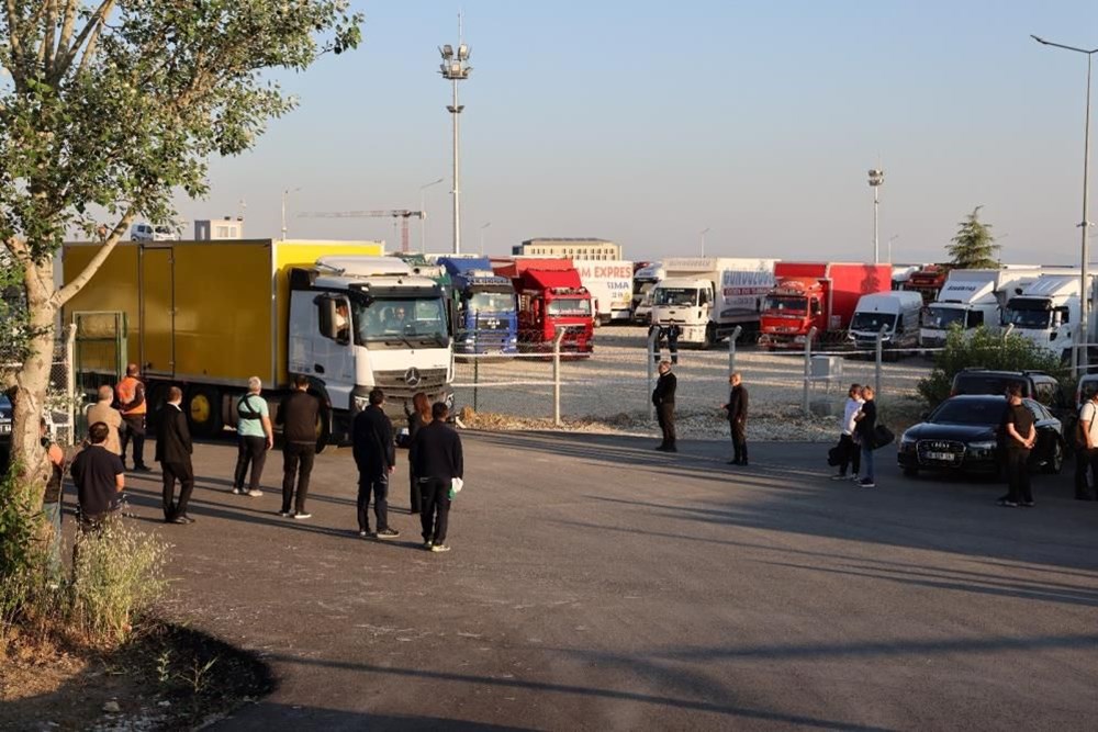 Bu sabah Ankara'dan yola çıktılar: 2 milyon 560 bin kişinin kaderi bu TIR'ların içinde - 3