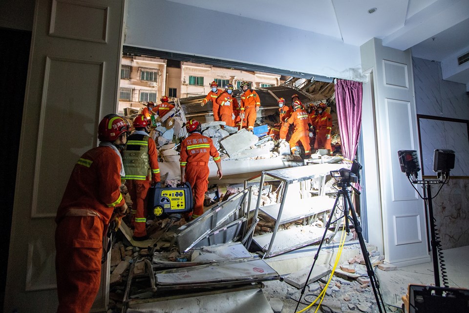 Çin'de çöken otel binasında ölü sayısı 17'ye çıktı - 1