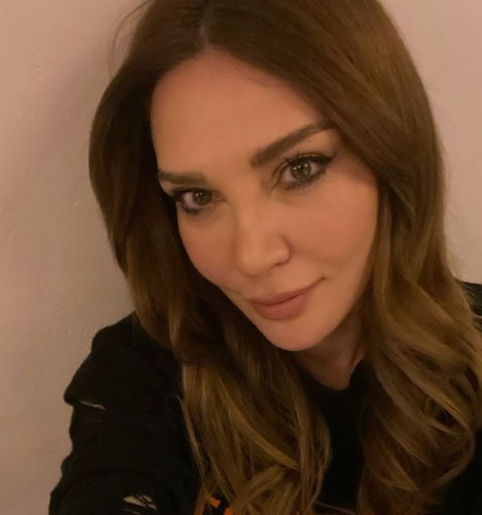 Sema Öztürk "Azra" karakteriyle Kızılcık Şerbeti dizisinde (Sema Öztürk kimdir?) - 1