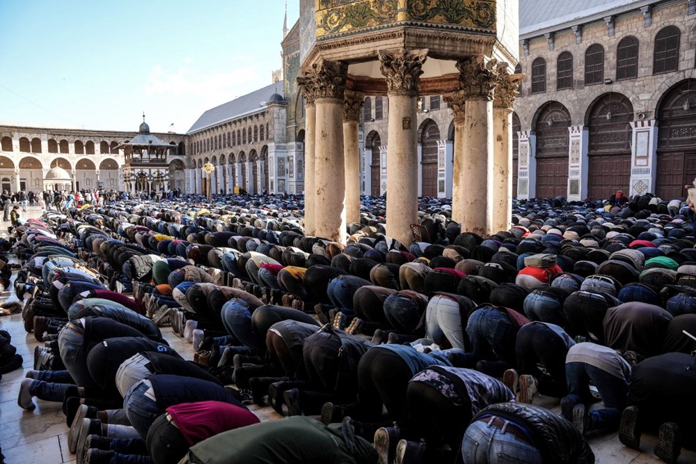 Esad sonrası ilk cuma namazı: Suriyeliler Emevi Camii'ne akın etti - 4