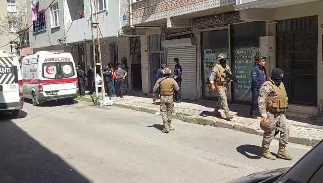 Bir kişi kendini eve kitledi: Özel harekat polisleri harekete geçti