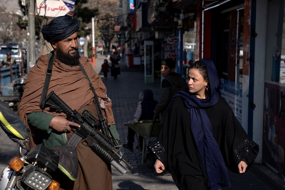 Uçak tekerleğinde umut aradılar: Afganistan'da kara günün yıldönümü - 2