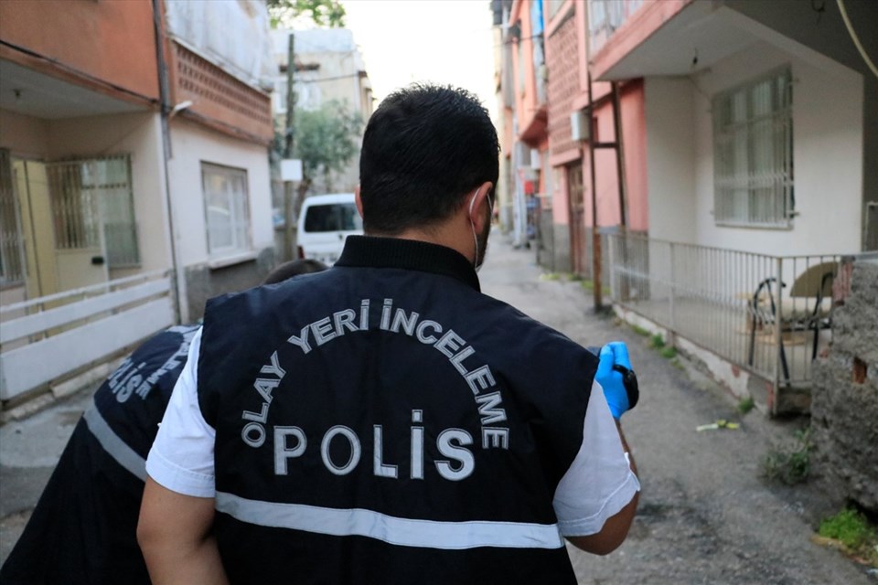 Adana'da silahlı saldırıda iki kardeş yaralandı - 1