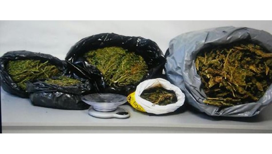 6 kilo 605 gram esrarla yakalanan baba ve oğlu tutuklandı