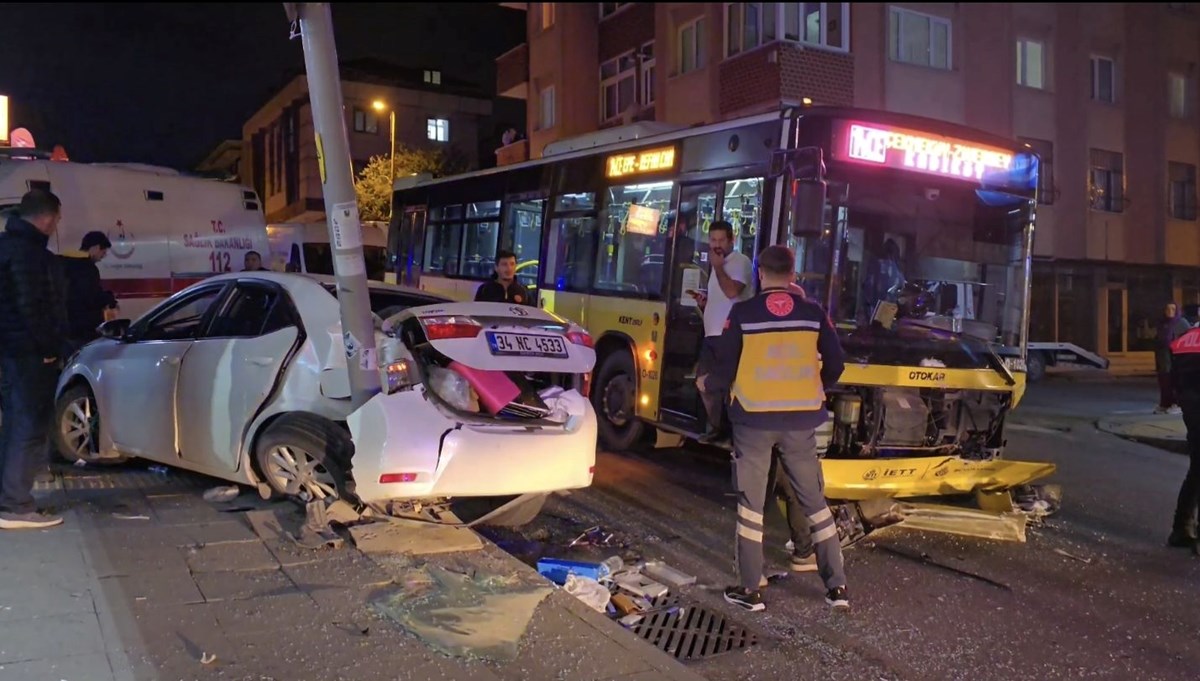 Ataşehir'de İETT otobüsü ile otomobil çarpıştı Ataşehir'de İETT otobüsü ile otomobil çarpıştı