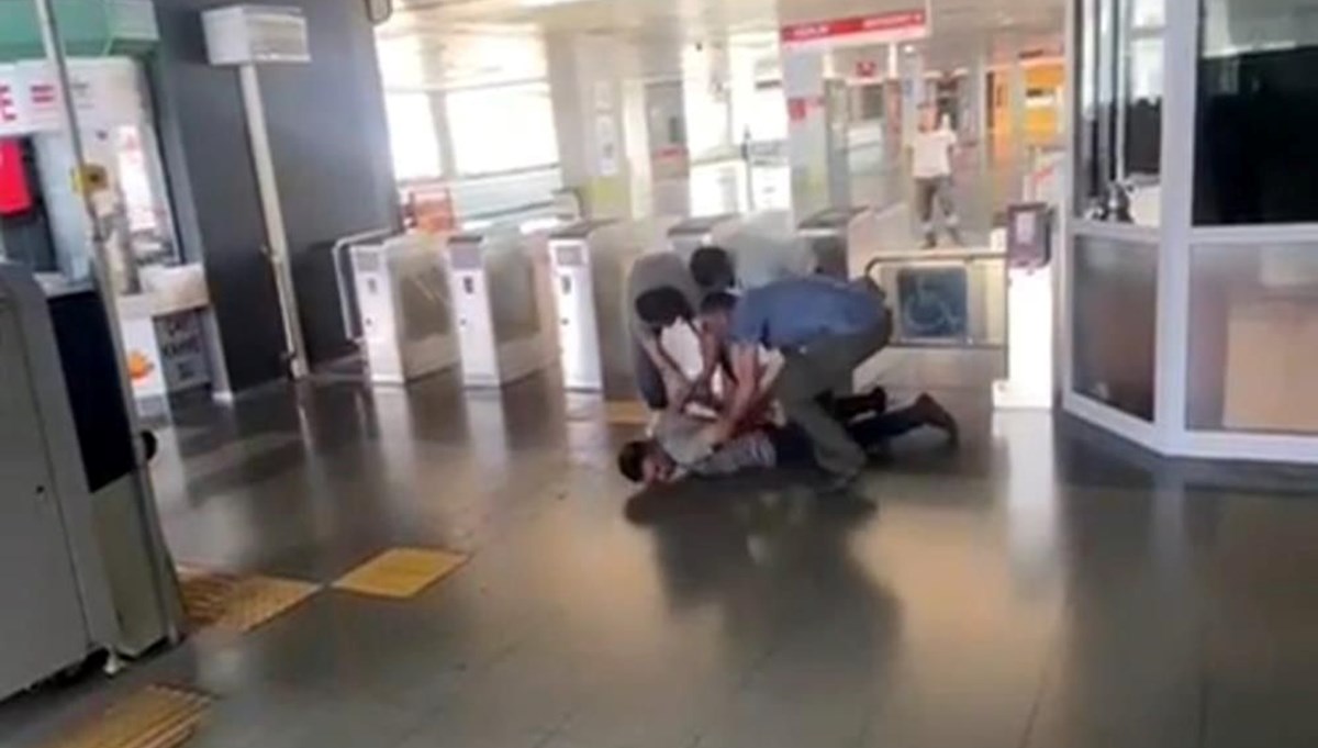 Ankara metrosunda görme engellilere hırsızlık tuzağı Ankara metrosunda görme engellilere hırsızlık tuzağı