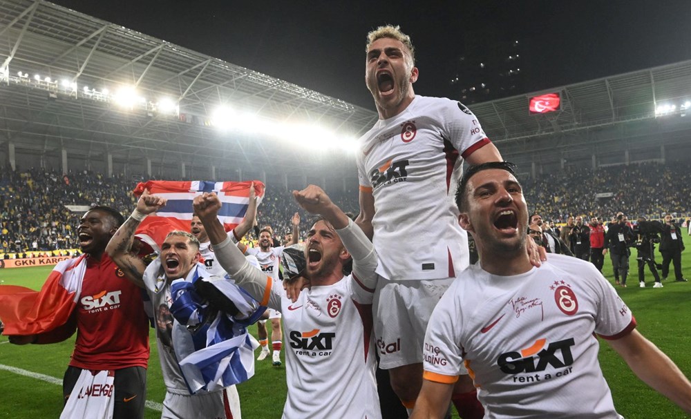 Süper Lig'de 2022-2023 sezonu şampiyonu Galatasaray - 32