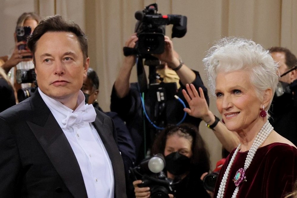 Elon Musk'ın annesi Maye Musk: Oğlumun garajında uyuyorum - 5