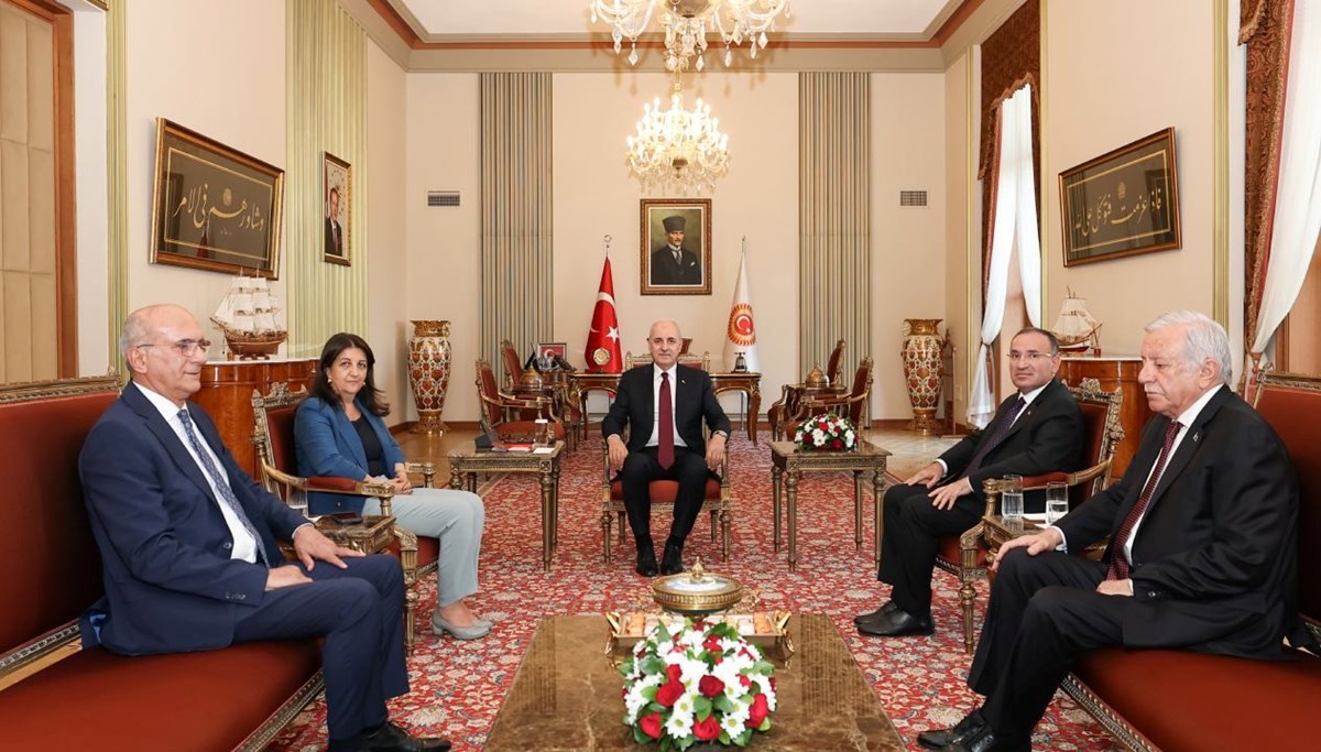 Numan Kurtulmuş başkanvekilleri ile görüştü Numan Kurtulmuş başkanvekilleri ile görüştü