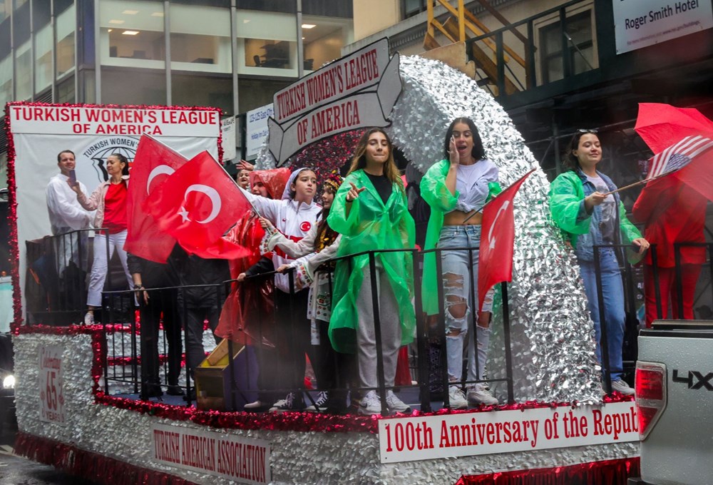 New York'ta Türk günü yürüyüşü