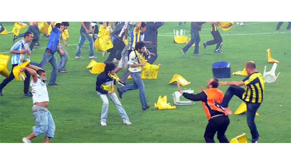 2 Fenerbahçe taraftarına daha tutuklama