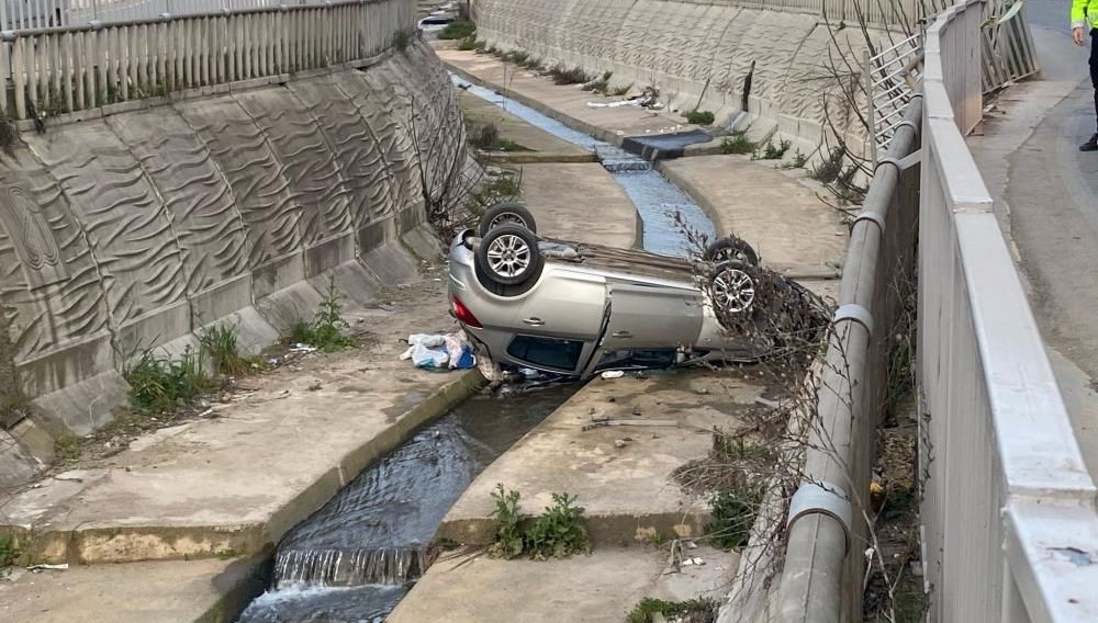 Virajı alamadı, dereye uçtu: Beş yaralı