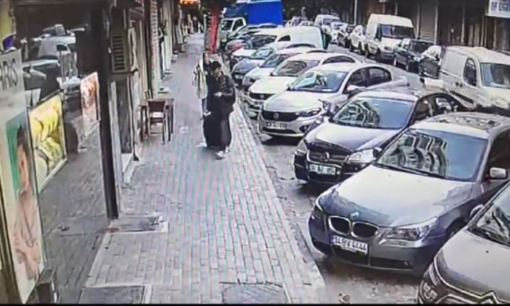 Akıllara gelmeyecek soygun: Alt kattan delik açıp vitrine ulaştılar - 4