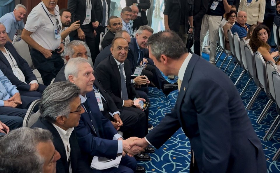 Fenerbahçe Divan Kurulu'nda gergin anlar: Aziz Yıldırım'dan adaylık açıklaması - 3