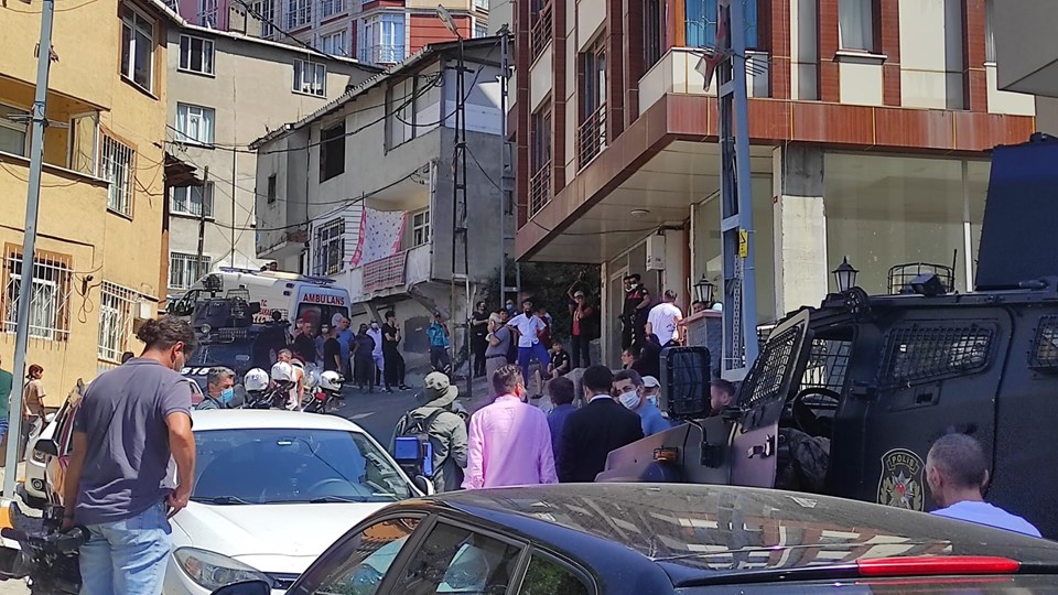Beyoğlu'nda akrabalar arasında silahlı çatışma: 3 ölü, 3 yaralı - 1