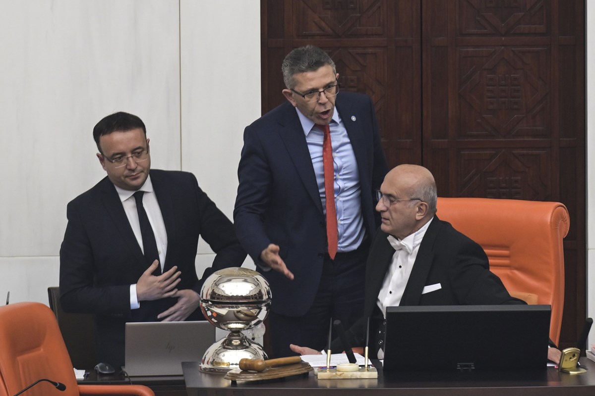 İYİ Partili Katip Üye Yasin Öztürk, Tekin Bingöl