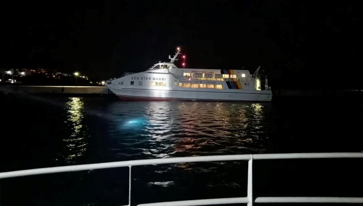 Feribot arızalandı: Denizin ortasında mahsur kaldılar Feribot arızalandı: Denizin ortasında mahsur kaldılar