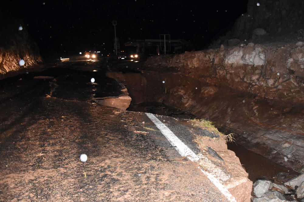 Kuvvetli sağanak birçok ilde hayatı felç etti: Sele kapılan 3 kişi hayatını kaybetti, 1 bebek kayıp - 2