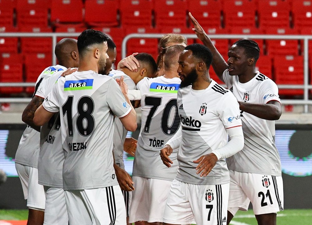 Süper Lig'in en uzun sezonunda şampiyon Beşiktaş (Nefes kesen final) - 7