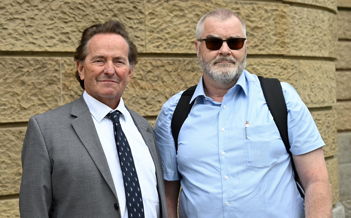 Covid-19 aşısının yan etkileri olduğu iddiasıyla tazminat talep eden Dietmar Scherer Covid-19 aşısının yan etkileri olduğu iddiasıyla tazminat talep eden Dietmar Scherer