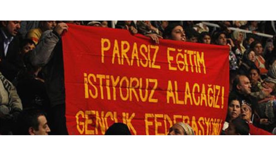 'Parasız eğitim' pankartına 15 yıl istendi
