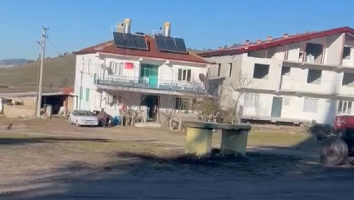 Afyonkarahisar'da komşu kavgasında silahlar çekildi: İki kadın hayatını kaybetti Afyonkarahisar'da komşu kavgasında silahlar çekildi: İki kadın hayatını kaybetti