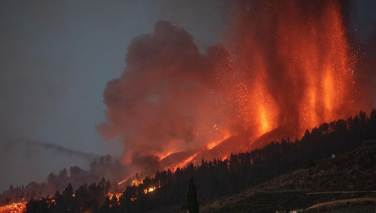 Kanarya Adaları'nda yanardağ patlamaların şiddeti arttı: Yüksekliği 6 metreyi aşan lavlar önlerine çıkanı kül ediyor