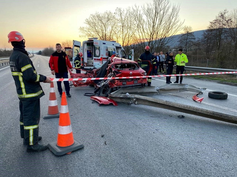 5 aracın karıştığı zincirleme kazada ortalık savaş alanına döndü - 6