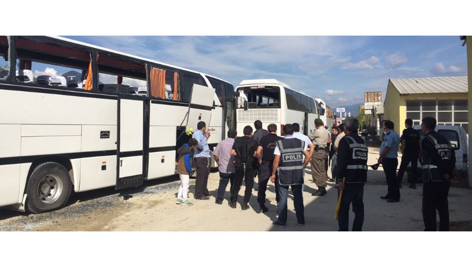 taraftarlarin kavgasinda silahlar