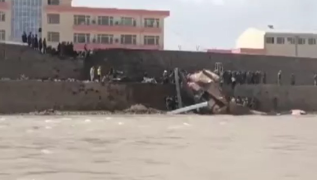 Afganistan'da helikopter kazası: 1 kişi öldü, 12 kişi yaralandı Afganistan'da helikopter kazası: 1 kişi öldü, 12 kişi yaralandı